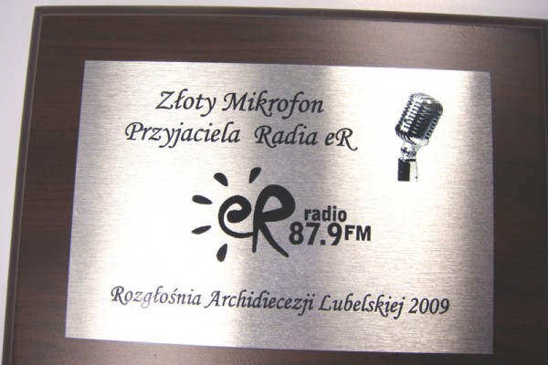 zloty-mikrofon-dCF6BECF8-C5E3-5DD6-22FC-7E41173A8F38.jpg